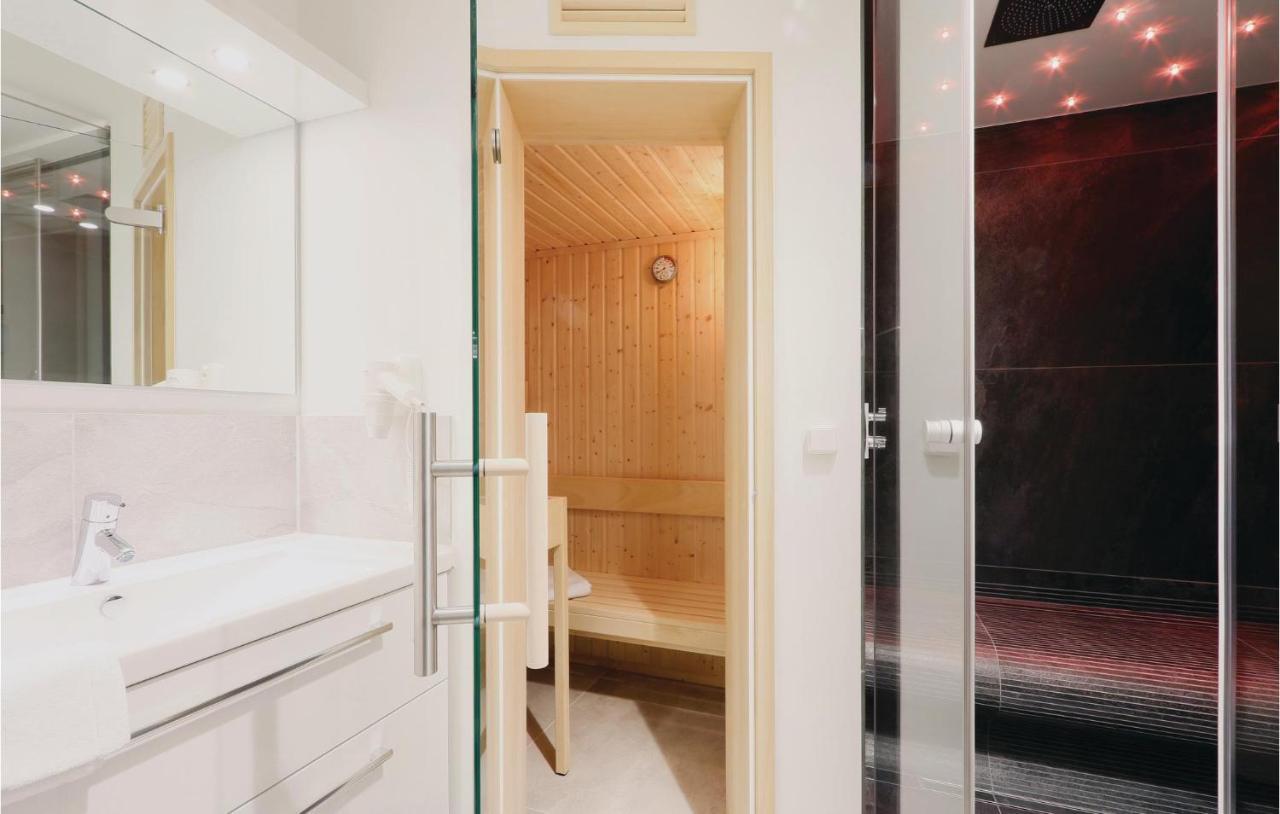 Lovely Apartment In Luebeck Travemuende With Sauna ภายนอก รูปภาพ