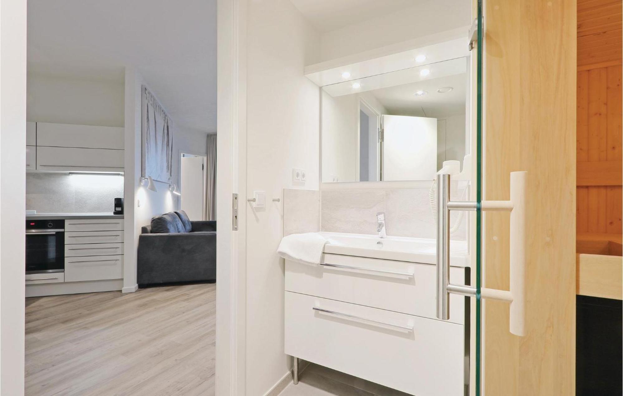 Lovely Apartment In Luebeck Travemuende With Sauna ภายนอก รูปภาพ